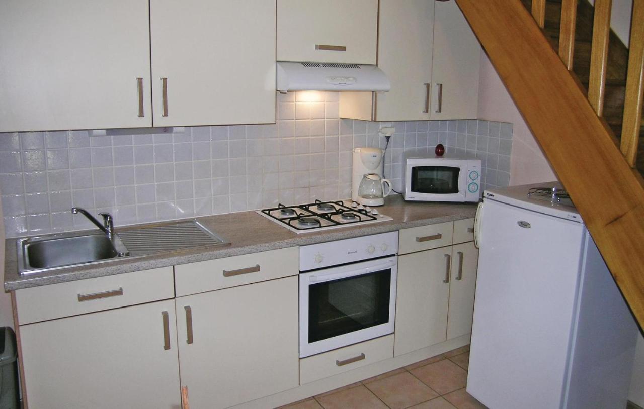 Amazing Apartment In Roz-Landrieux With Kitchen ภายนอก รูปภาพ