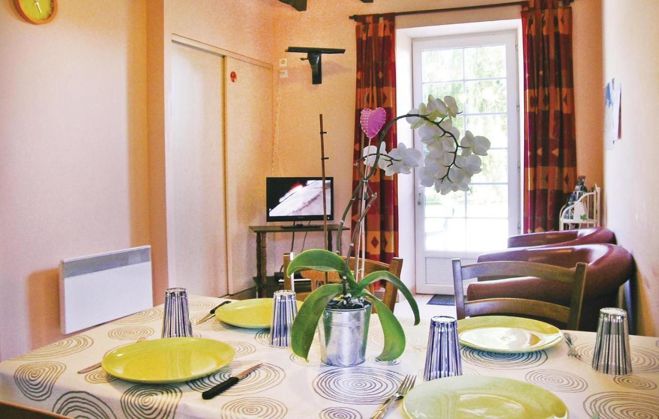 Amazing Apartment In Roz-Landrieux With Kitchen ภายนอก รูปภาพ