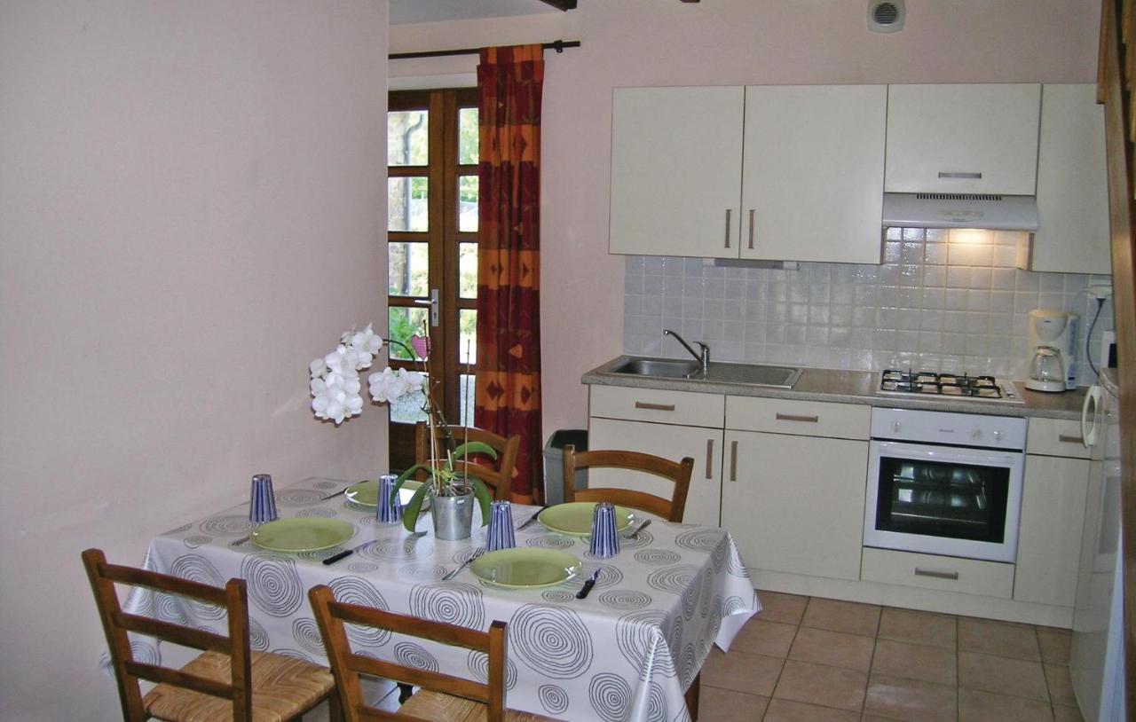Amazing Apartment In Roz-Landrieux With Kitchen ภายนอก รูปภาพ
