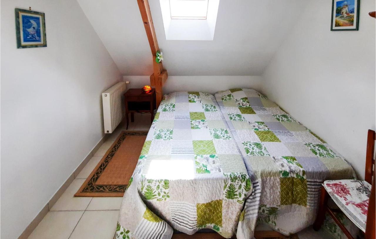 Amazing Apartment In Roz-Landrieux With Kitchen ภายนอก รูปภาพ