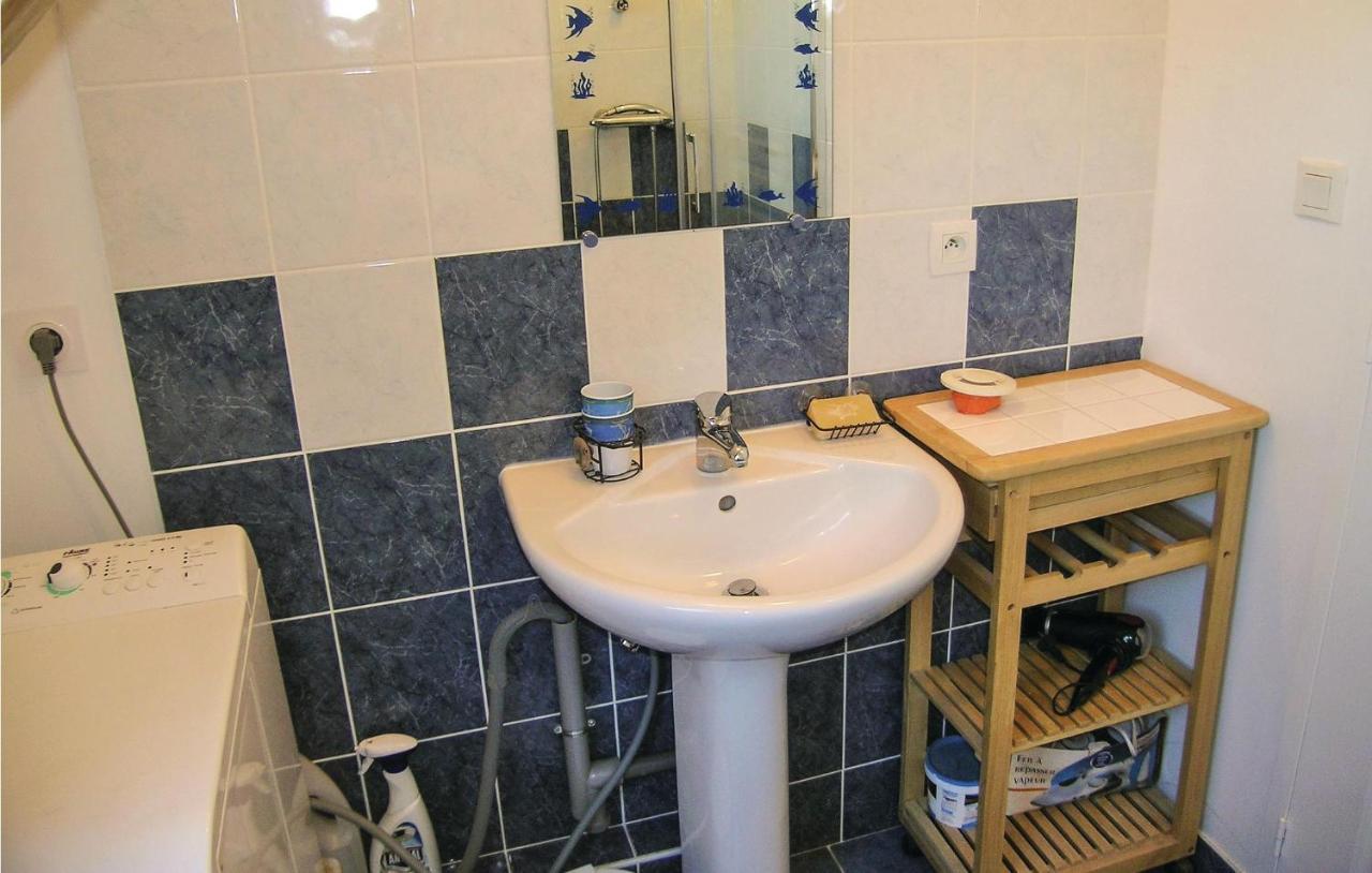 Amazing Apartment In Roz-Landrieux With Kitchen ภายนอก รูปภาพ