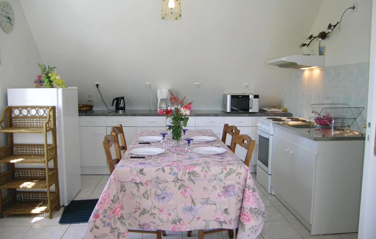 Amazing Apartment In Roz-Landrieux With Kitchen ภายนอก รูปภาพ