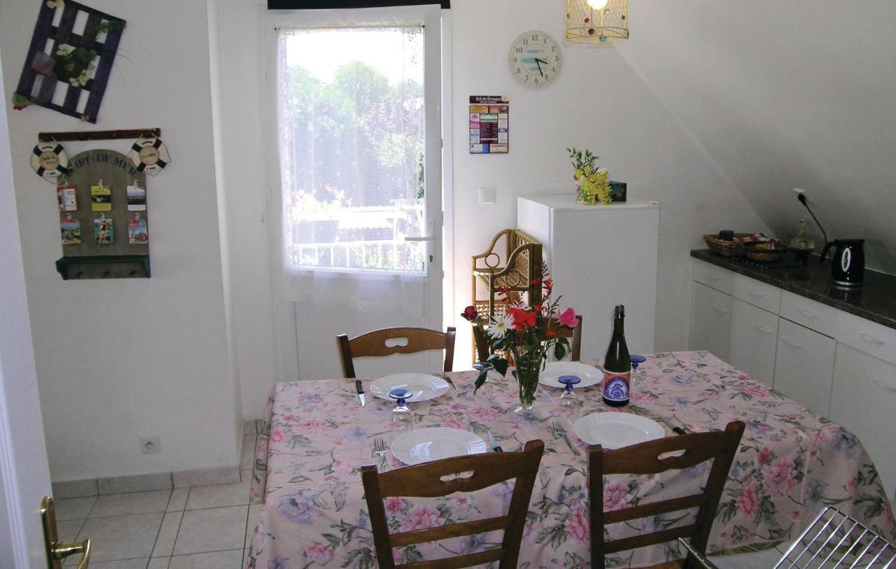 Amazing Apartment In Roz-Landrieux With Kitchen ภายนอก รูปภาพ