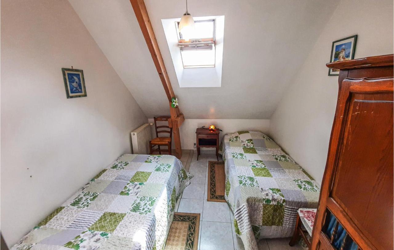 Amazing Apartment In Roz-Landrieux With Kitchen ภายนอก รูปภาพ